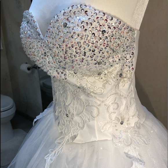 Simple Elegant Sweetheart Tulle Ball wedding Gown - Picture 5 of 8